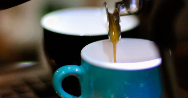Coffee Maker - Espresso Maker Filling Cups
