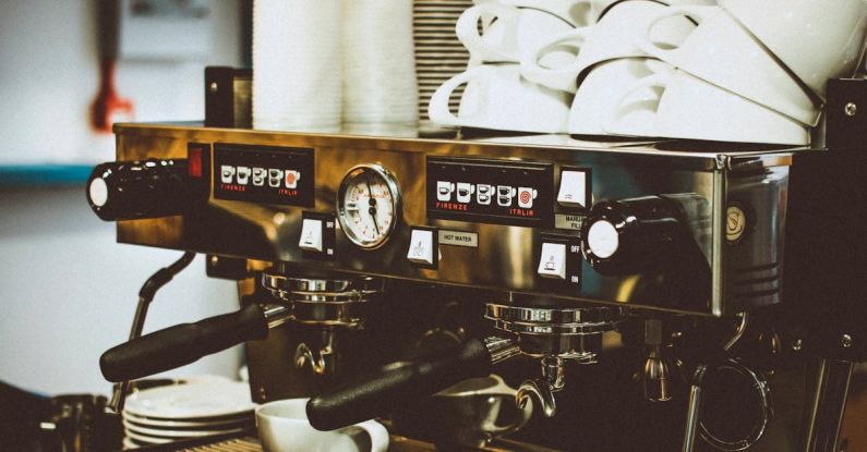 Coffee Maker - Espresso Machine With White Mugs